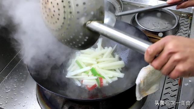 厨师长揭秘,清炒山药的简单做法,保持山药清脆不变色